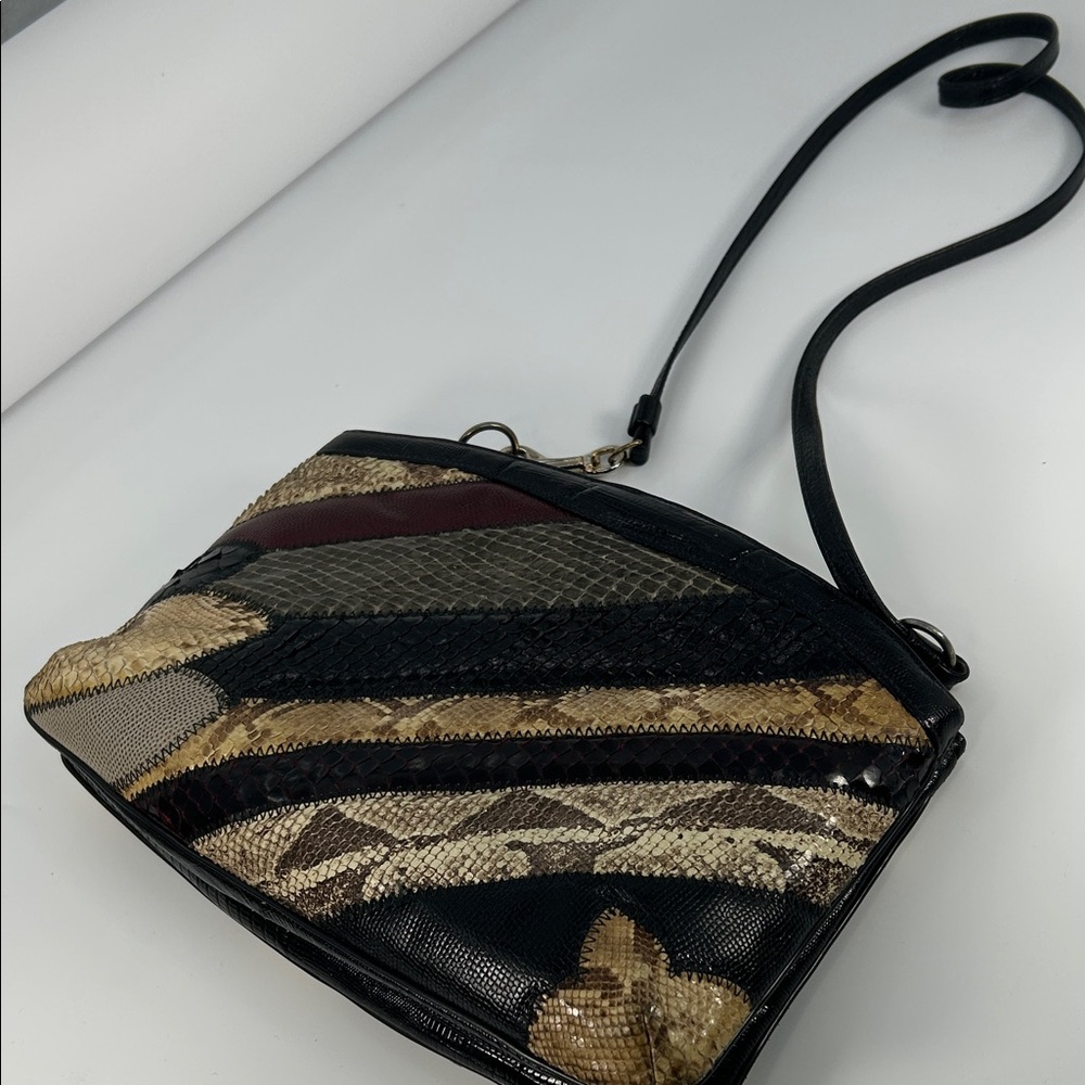 Elegant Patchwork Crossbody Bag - Picture 12 of 16